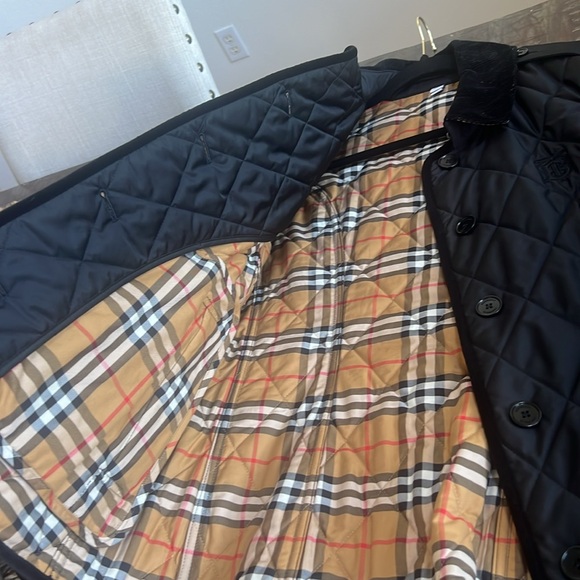 Burberry Women’s quilted Jacket - Picture 9 of 11